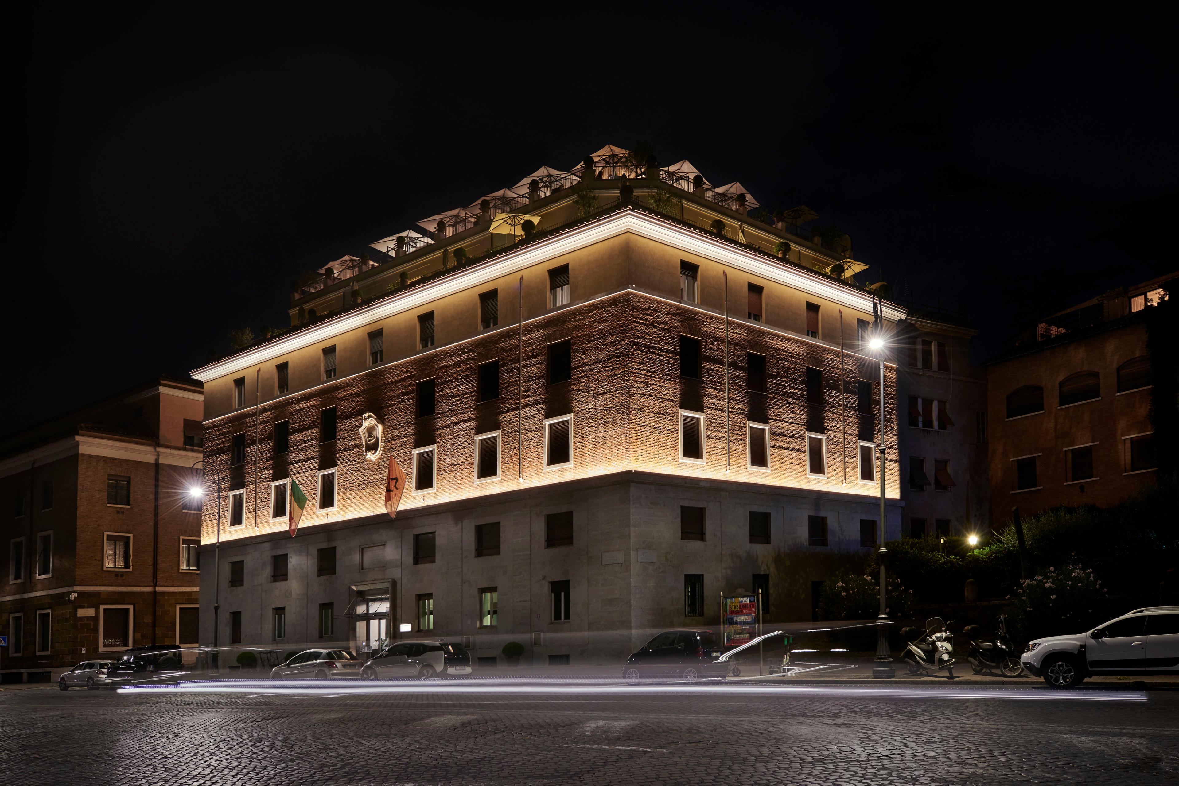 Gallery Product Paseo Linear Outdoor Linealightgroup 1280X1920 6