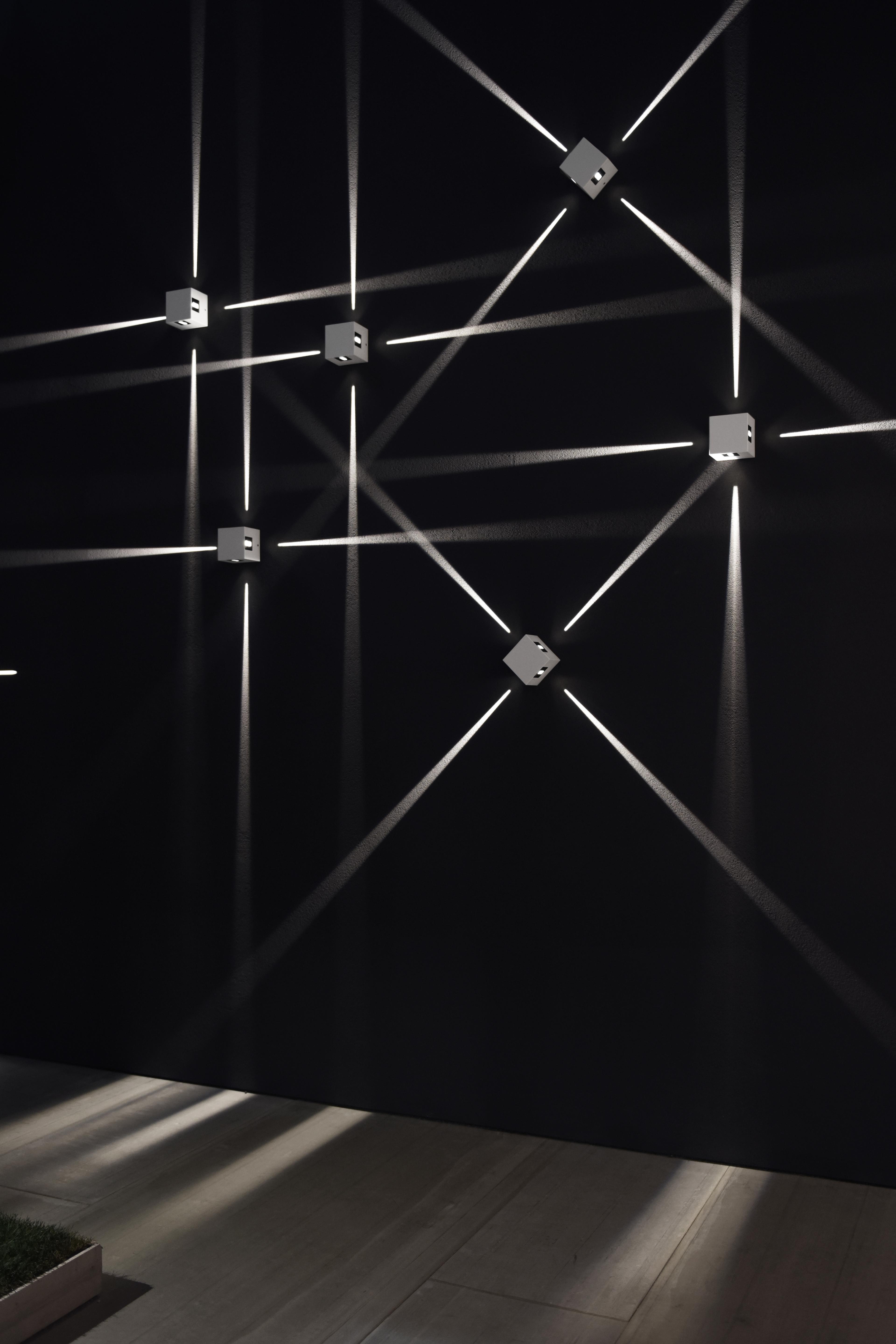 Gallery Loop66 Wall Lights Linealightgroup 1280X1920 1