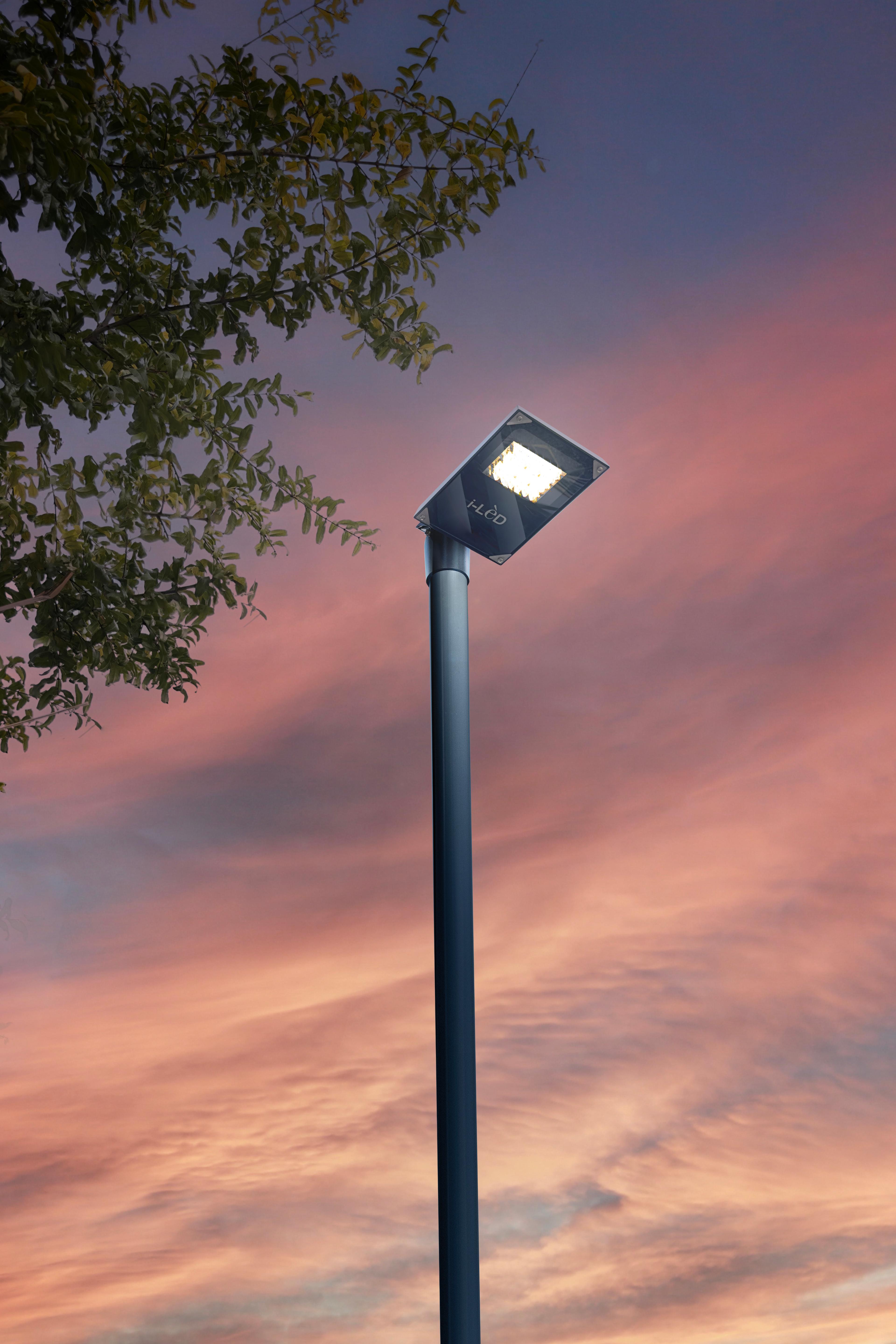Gallery Parker Bollards And Poles Linealightgroup 1280X1920 1