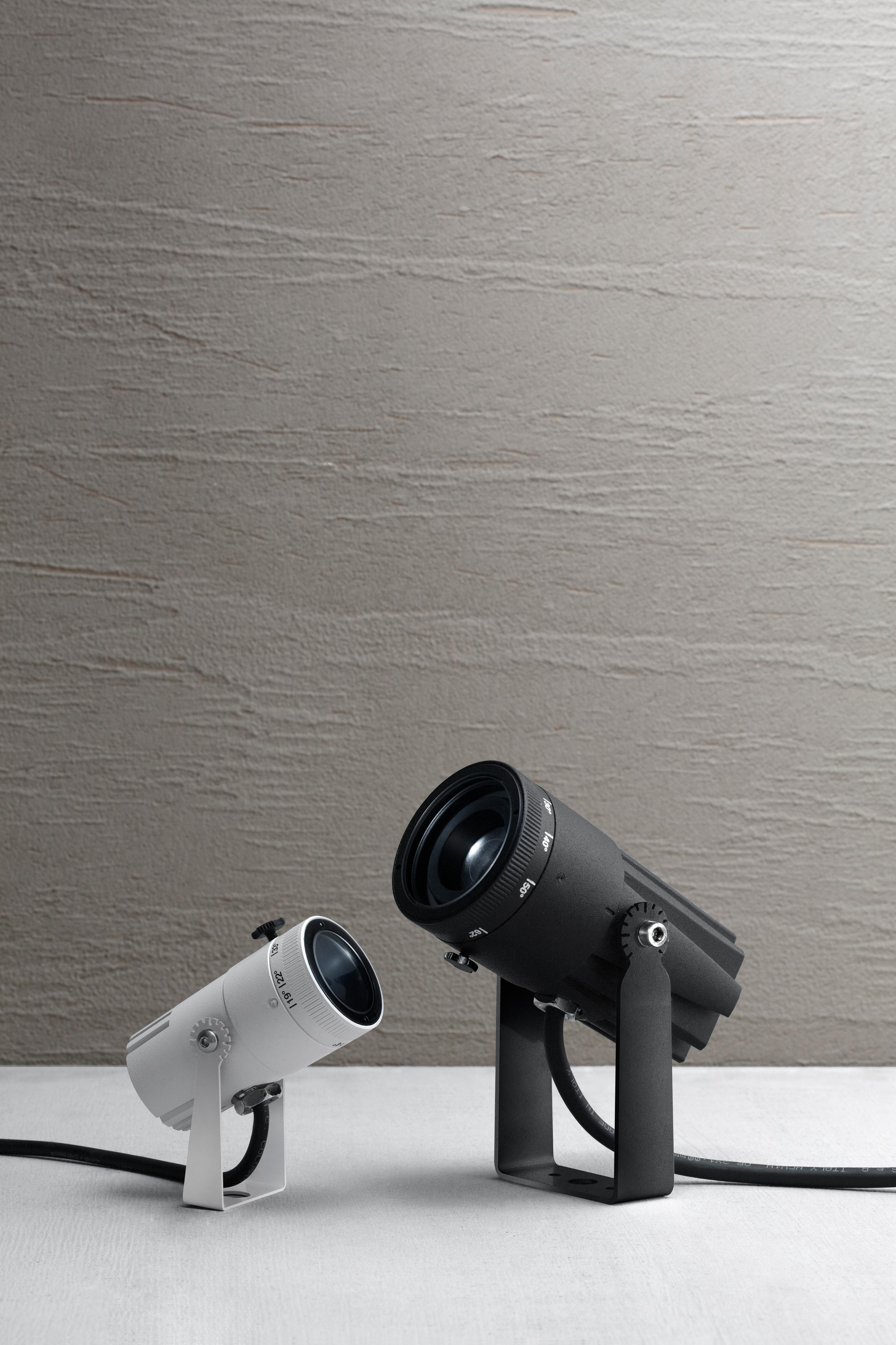 Gallery Product Iris Projector Linealightgroup 1280X1920 1