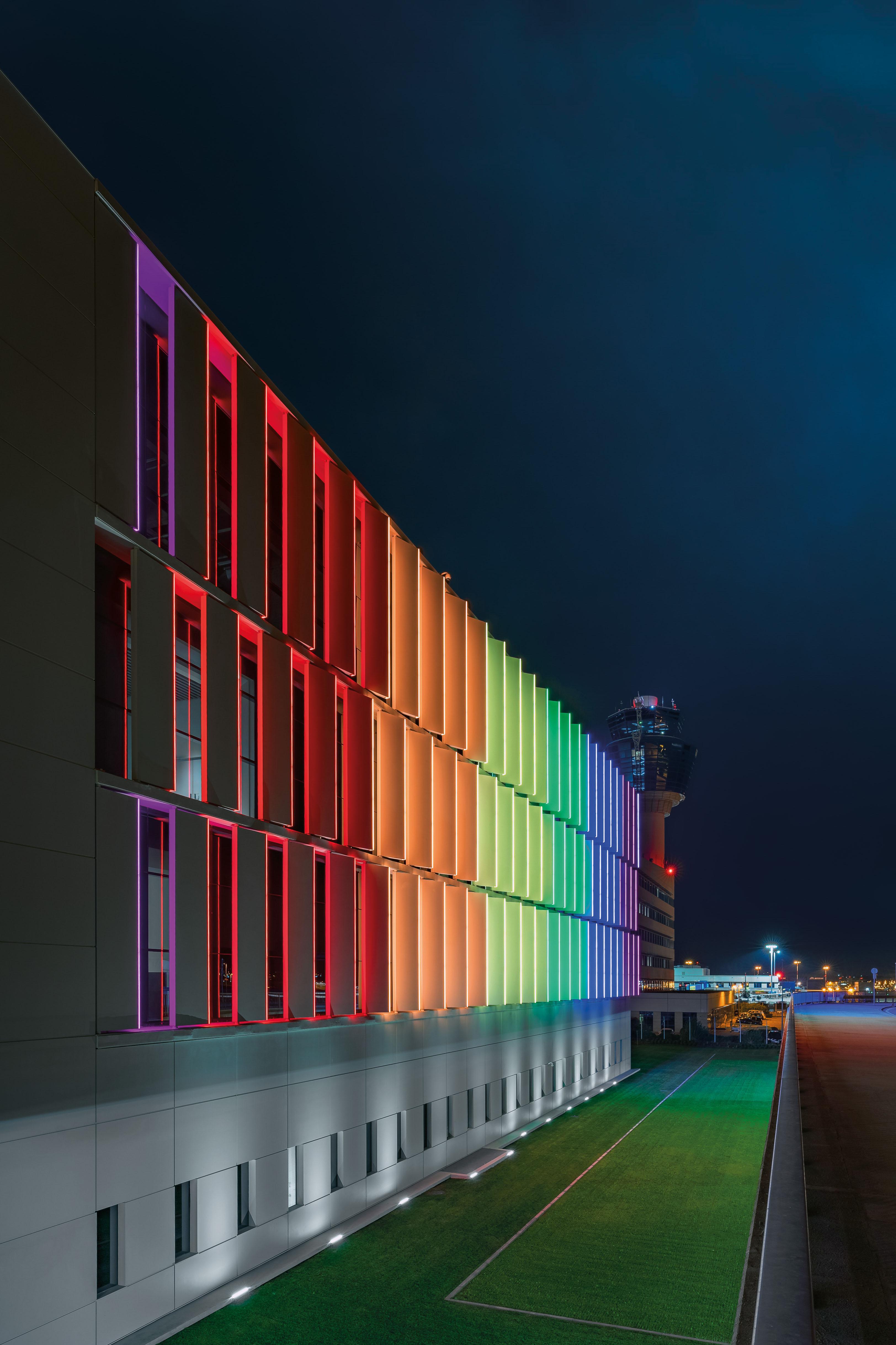 Gallery Product Paseo Linear Outdoor Linealightgroup 1280X1920 5