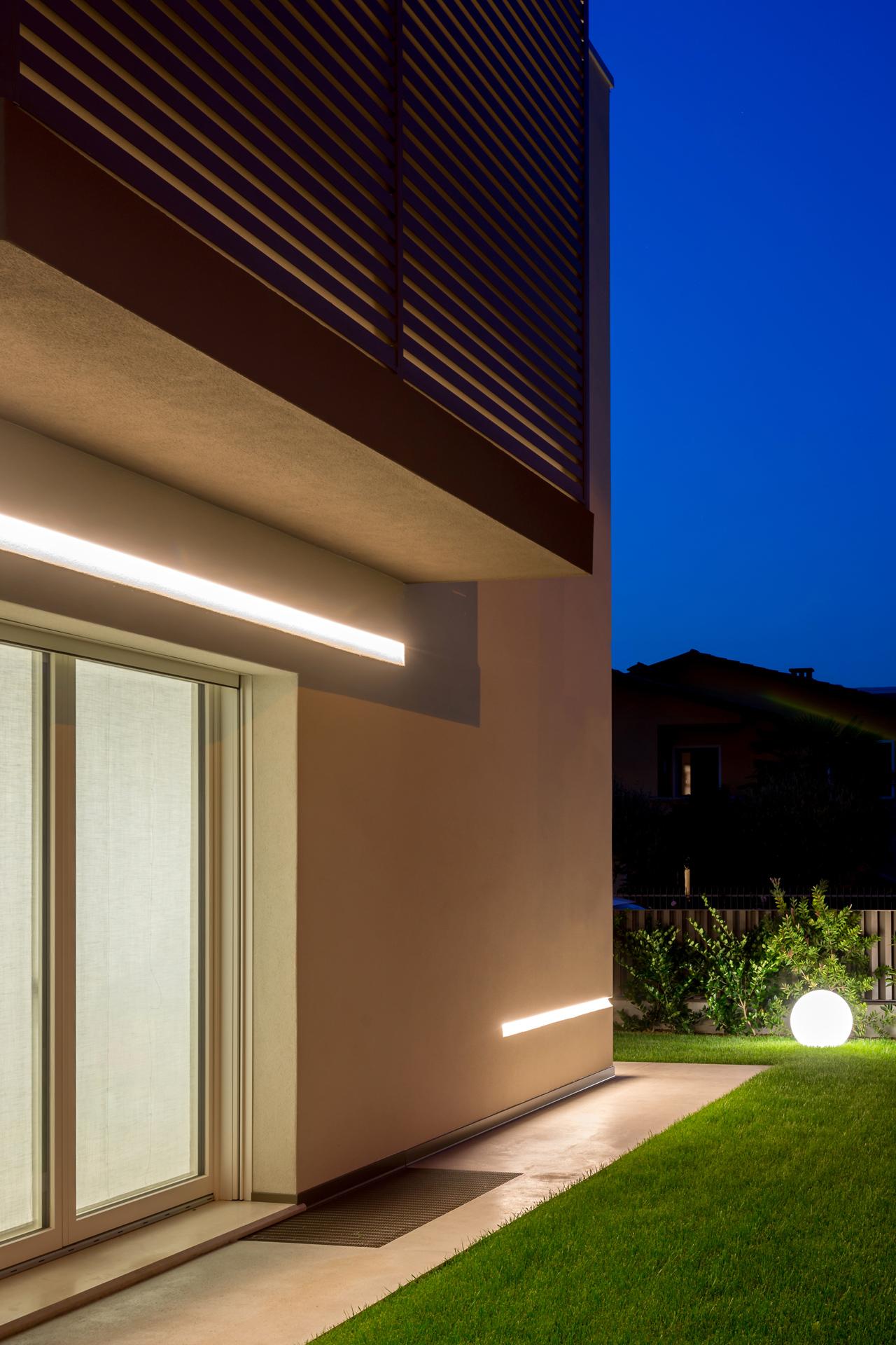 Gallery Product Fylo Linear Light Outdoor Linealightgroup 1280X1920 2